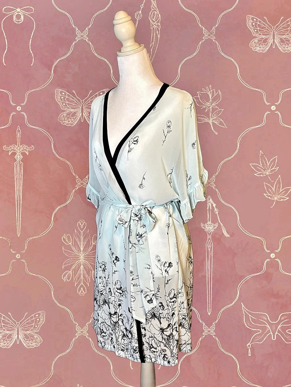 Dainty Floral Robe - Picture 2 of 3